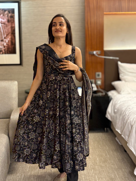 Chavi black Anarkali set