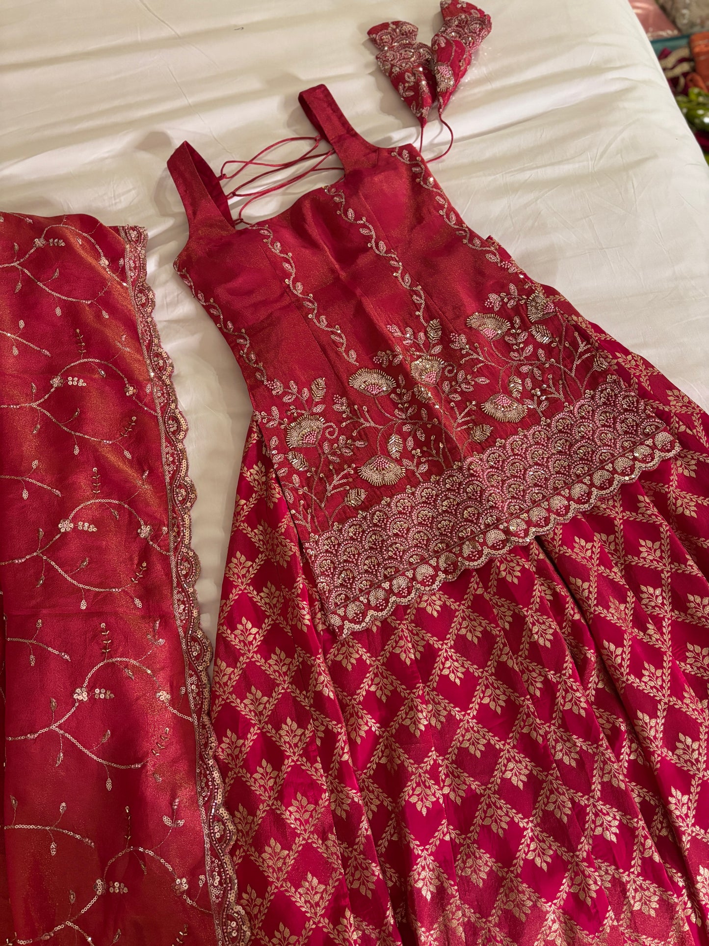 Saisha tissue suit set
